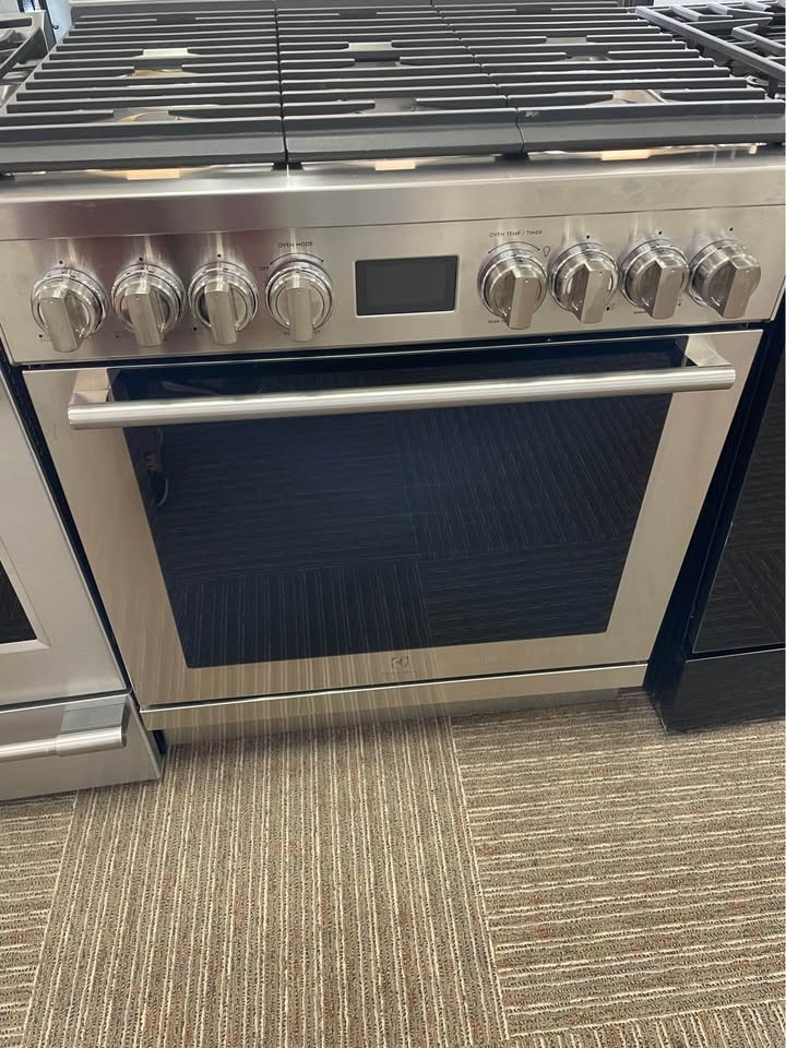 Electrolux 30" Freestanding Gas Range — Stainless Steel