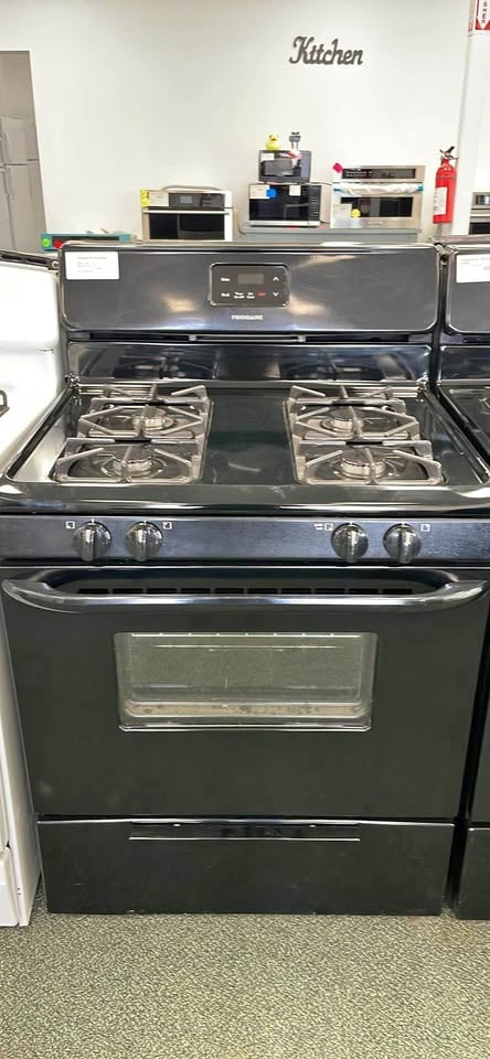 Frigidaire 30" Freestanding Gas Range 4.2 Cu. Ft. — Black