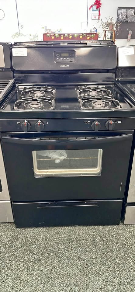 Frigidaire 30" Freestanding Gas Range 4.2 Cu. Ft. — Black
