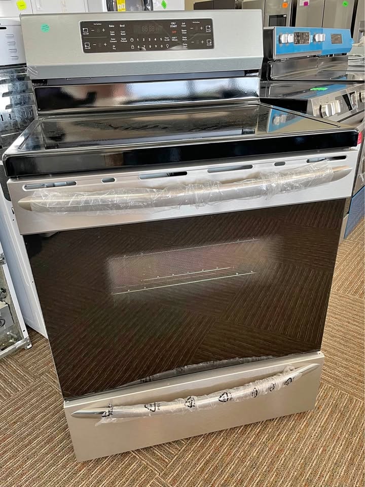 Frigidaire 30" Freestanding Induction Range — Stainless Steel