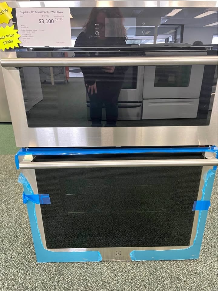 Frigidaire 30" Smart Electric Wall Oven — WiFi, Air Fry, Self-Clean | Ionia