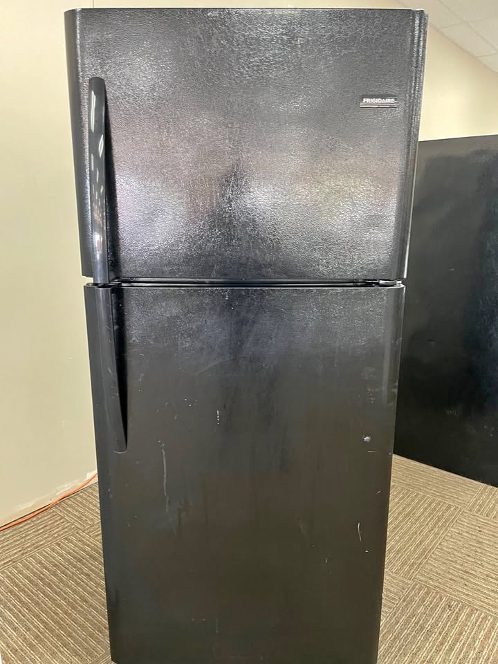 Frigidaire 30" Top-Freezer Refrigerator