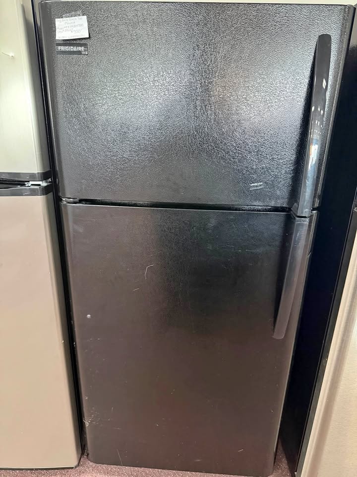 Frigidaire 30" Top-Freezer Refrigerator