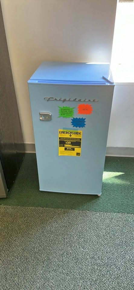 Frigidaire 3.2 Cu. Ft. Retro Mini Refrigerator — Blue