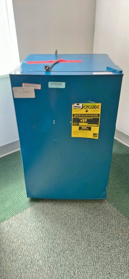 Frigidaire 4.5 Cu. Ft. Retro Compact Mini Fridge — Azure