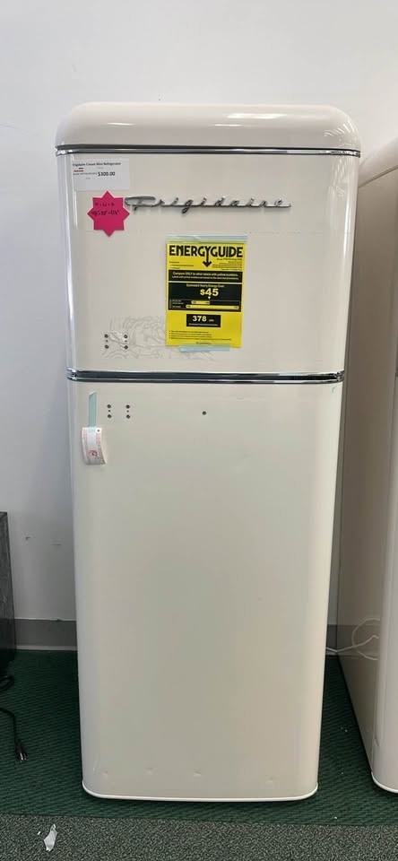 Frigidaire 7.5 Cu. Ft. Retro Top Mount Refrigerator — Cream