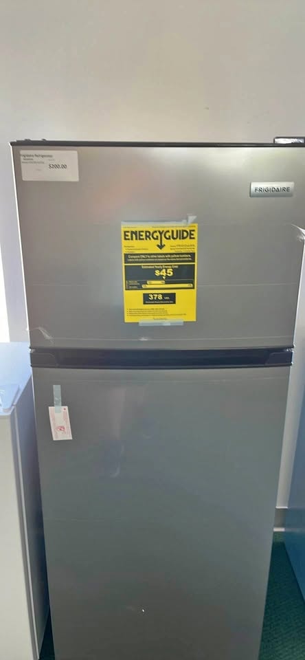 Frigidaire 7.5 Cu. Ft. Top Mount Refrigerator — Platinum