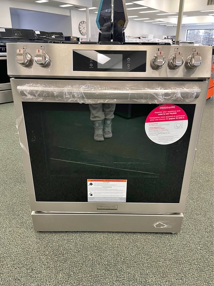 Frigidaire Gallery 30" Front Control Gas Range with Total Convection