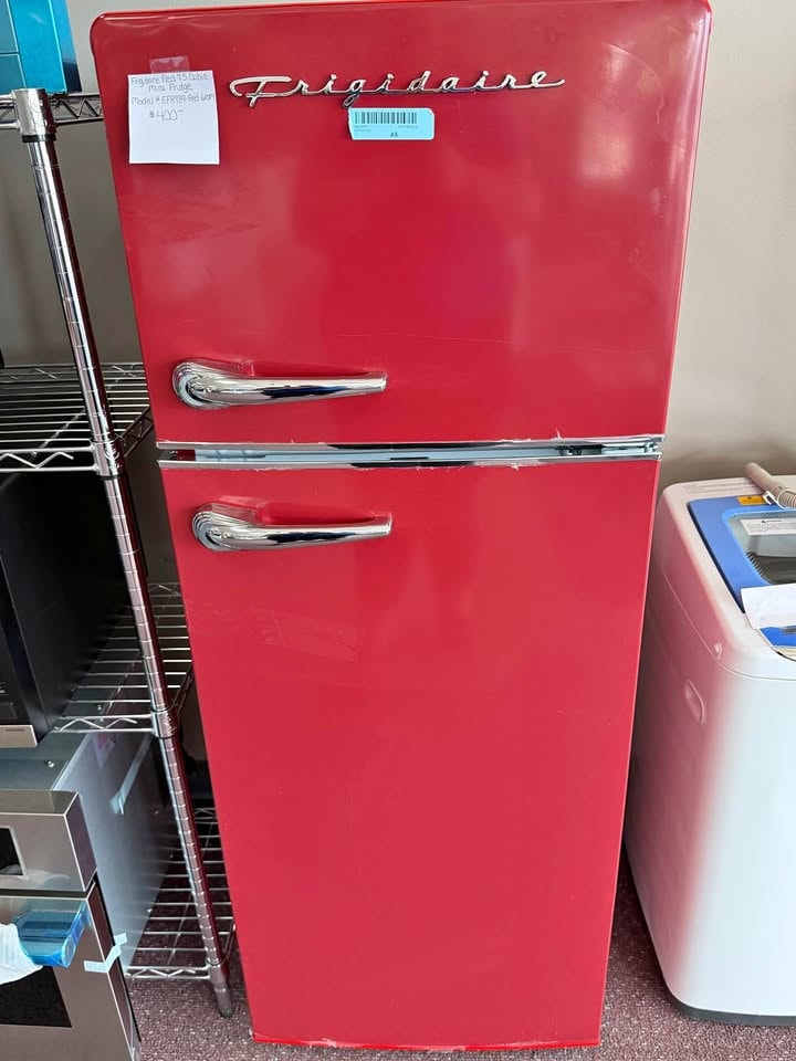 Frigidaire 7.5 Cu. Ft. Retro Top Freezer Refrigerator — Red