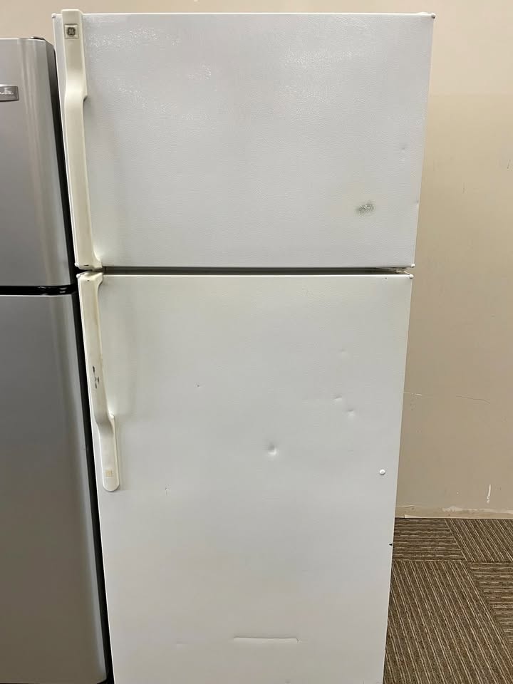 GE 18.1 Cu. Ft. Top-Freezer Refrigerator