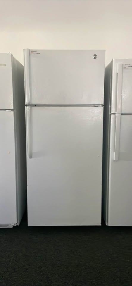 GE 28" 18.1 Cu. Ft. Top-Freezer Refrigerator — White