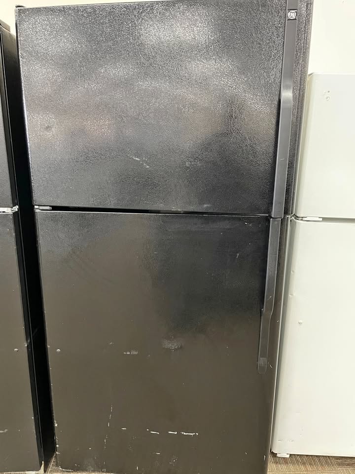GE 21.7 Cu. Ft. Top-Freezer Refrigerator — Black