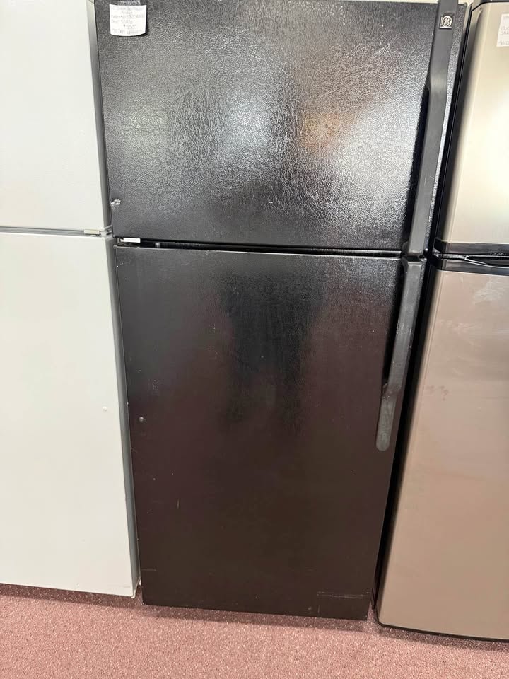 GE 30" Top-Freezer Refrigerator