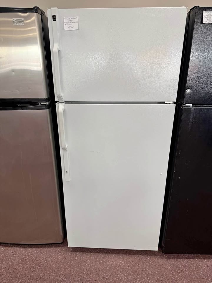 GE 28" Top-Freezer Refrigerator