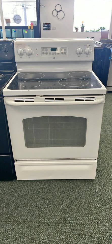 GE 30" Freestanding Electric Range