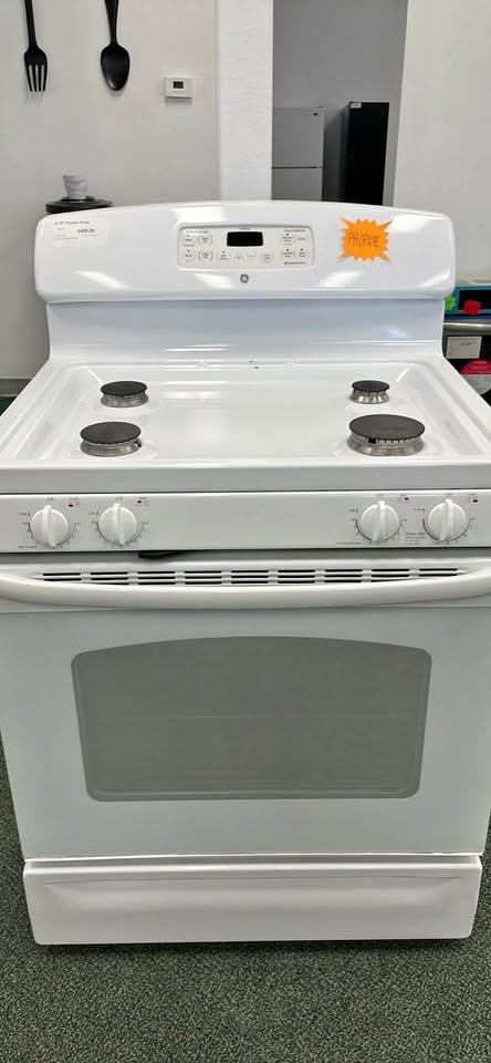 GE 30" 5.0 Cu. Ft. Freestanding Propane Range — White