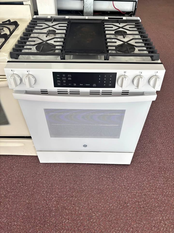 GE 600 Series 30" Slide-In Gas Range — Griddle, WiFi, Convection | Plainwell