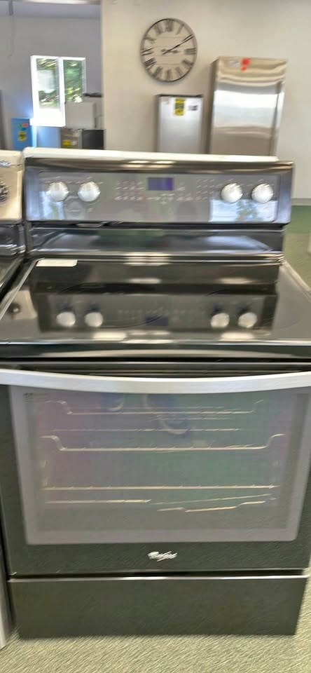 Whirlpool 30" Freestanding Smoothtop Electric Range 6.2 Cu. Ft. — Black Ice