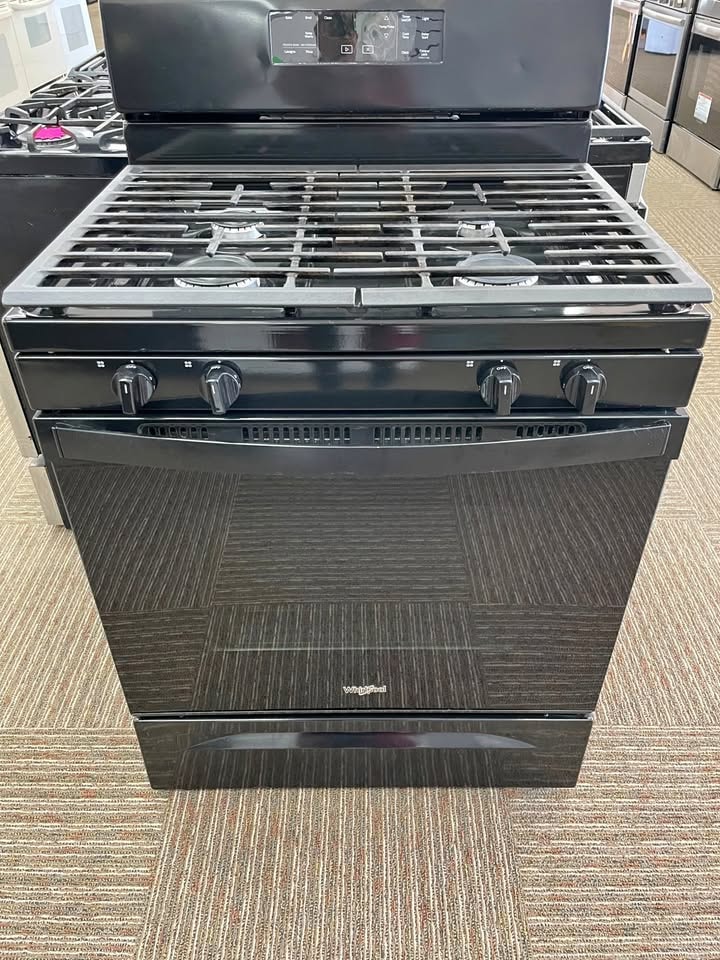 Whirlpool 30" Freestanding Gas Range — Black