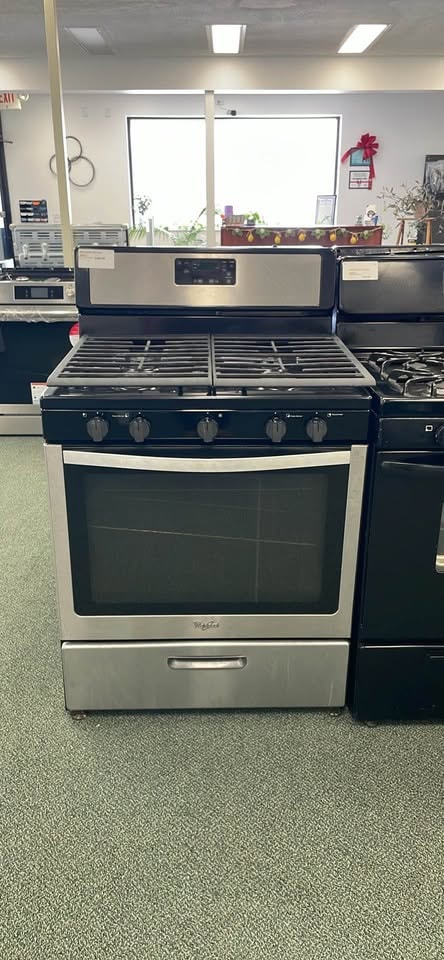 Whirlpool 30" Freestanding Gas Range 5.1 Cu. Ft. — Black-on-Stainless