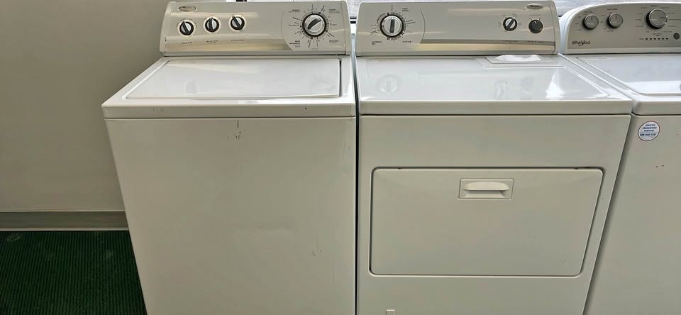 Whirlpool Washer & Gas Dryer Set